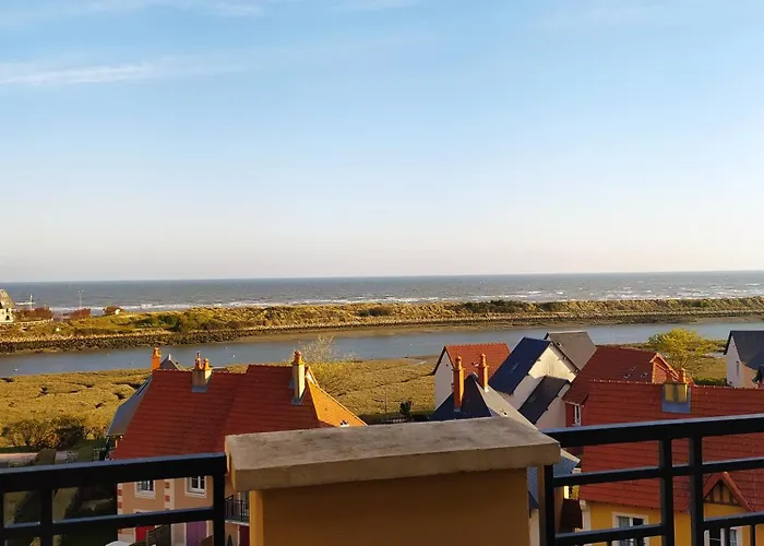 Divine Marina Vue - Piscines Apartament