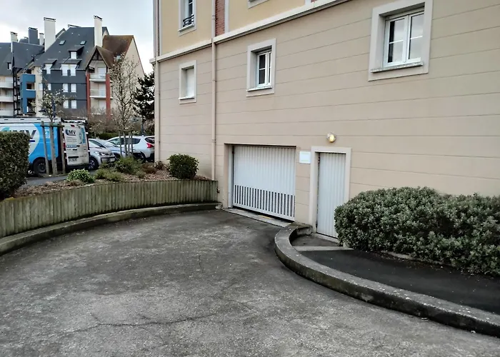 Divine Marina Vue - Piscines Apartman *